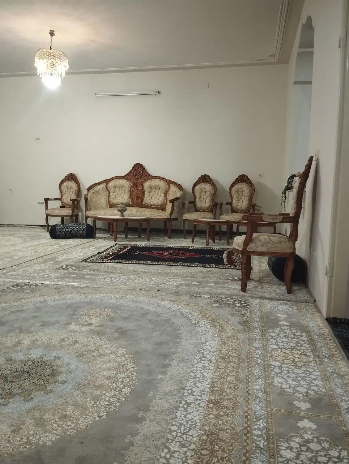 مبل سلطنتی|مبلمان خانگی و میز عسلی|شیراز, شهرک نیروی انتظامی|دیوار