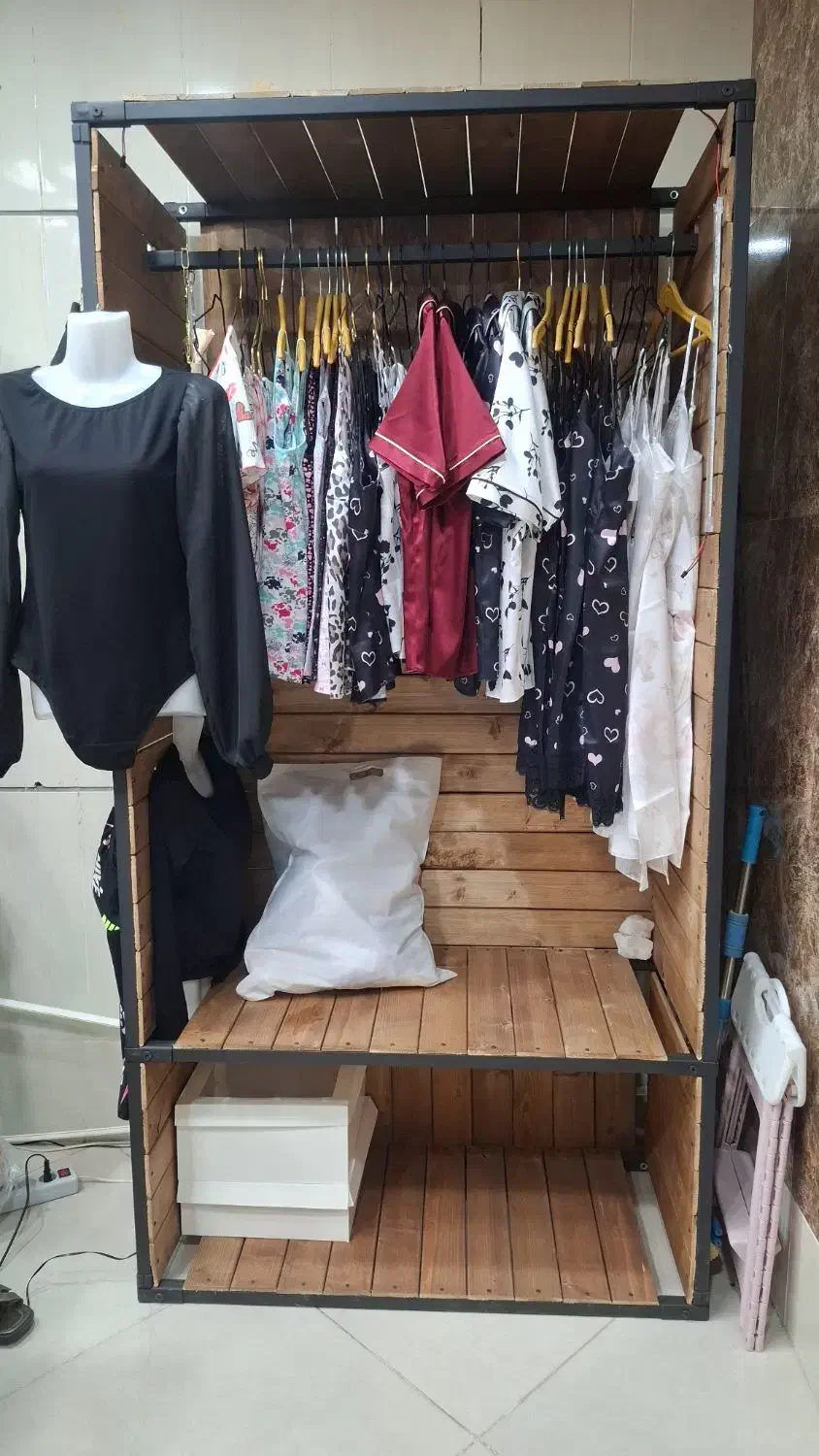 فروش دکور مغازه و ۴ تا حلقه فلزی|فروشگاه و مغازه|زرندیه, |دیوار