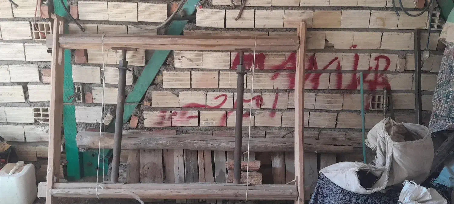 دزگاه خالیچه نوع|ابزارآلات|خواجه, |دیوار