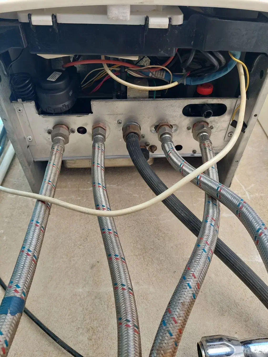 پکیج دیواری ایران رادیاتور دست دوم|آبگرمکن، پکیج، شوفاژ|تهران, نارمک|دیوار