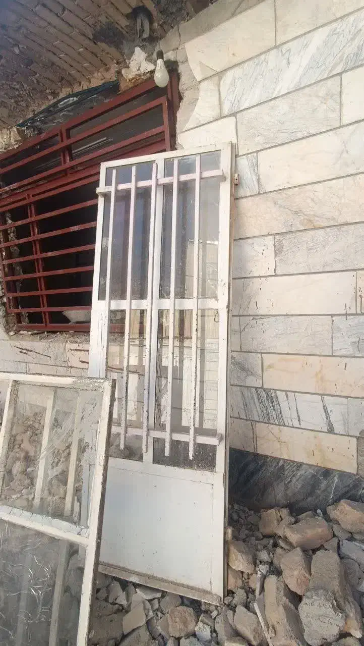 درب و پنجره آهنی|مصالح و تجهیزات ساختمان|بروجرد, |دیوار