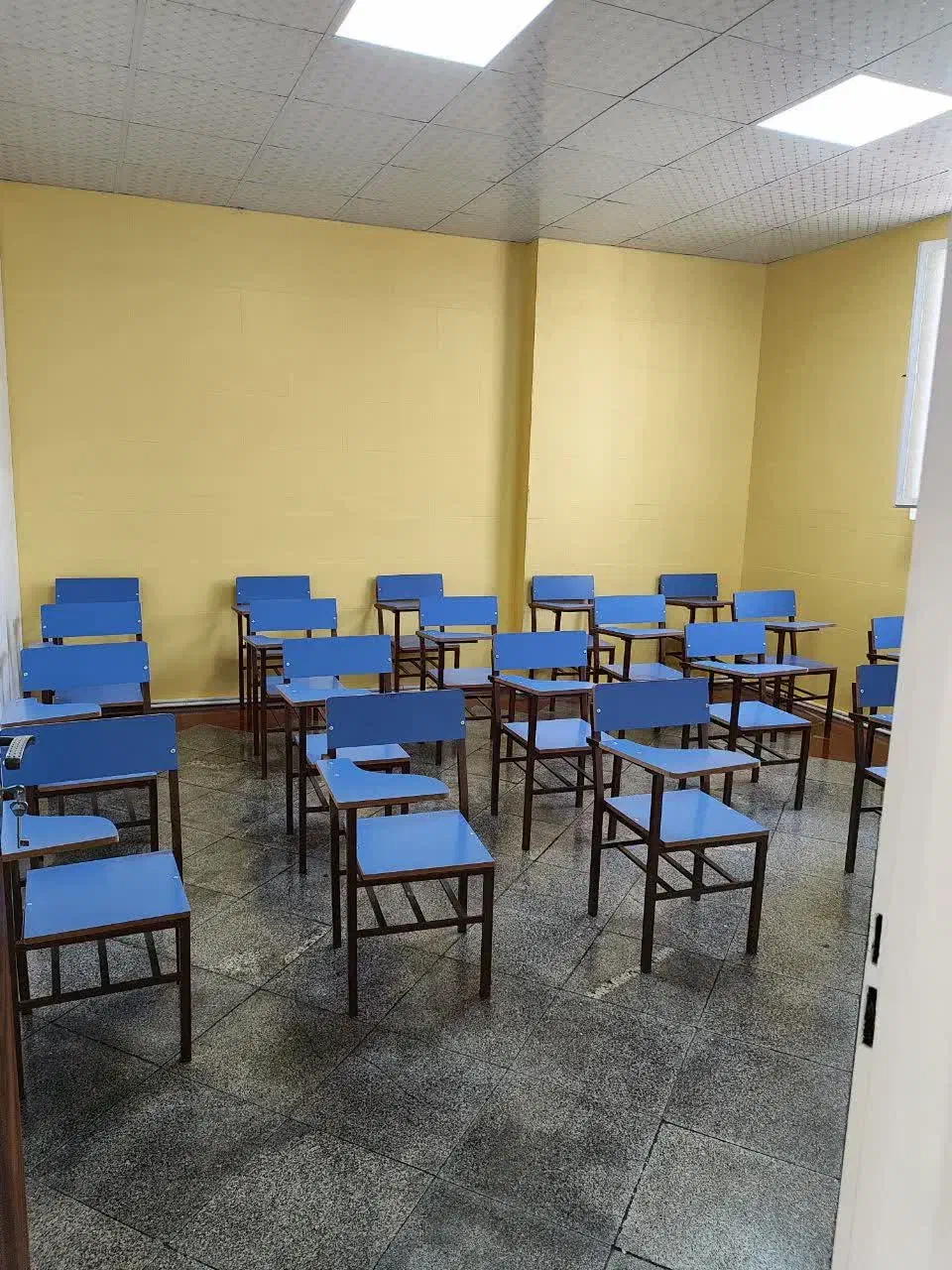صندلی محصلی|صندلی و نیمکت|قرچک, میرزائی جنوبی|دیوار