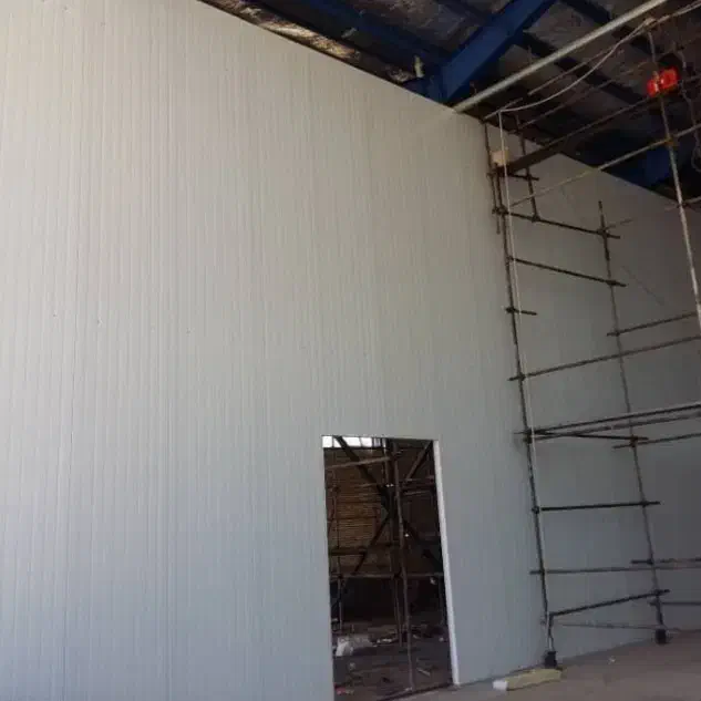 اجرای حرفه‌ای ساندویچ پنل پانل برای سردخانه سقف ..|مصالح و تجهیزات ساختمان|مشهد, عامل|دیوار