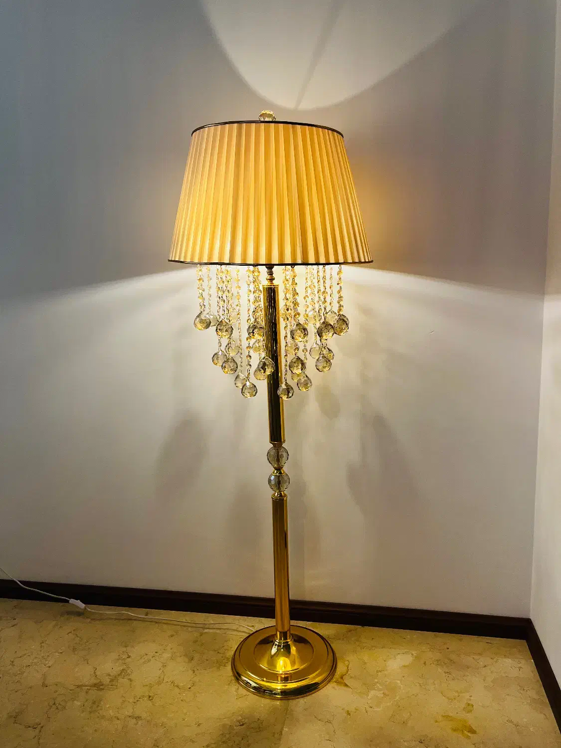 تلویزیون، لوستر، اباژور|تلویزیون و پروژکتور|تهران, جنتآباد جنوبی|دیوار