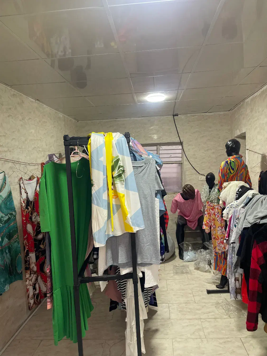 رهن اجاره یک باب مغازه ۲۸متری|اجارهٔ مغازه و غرفه|بندرعباس, |دیوار