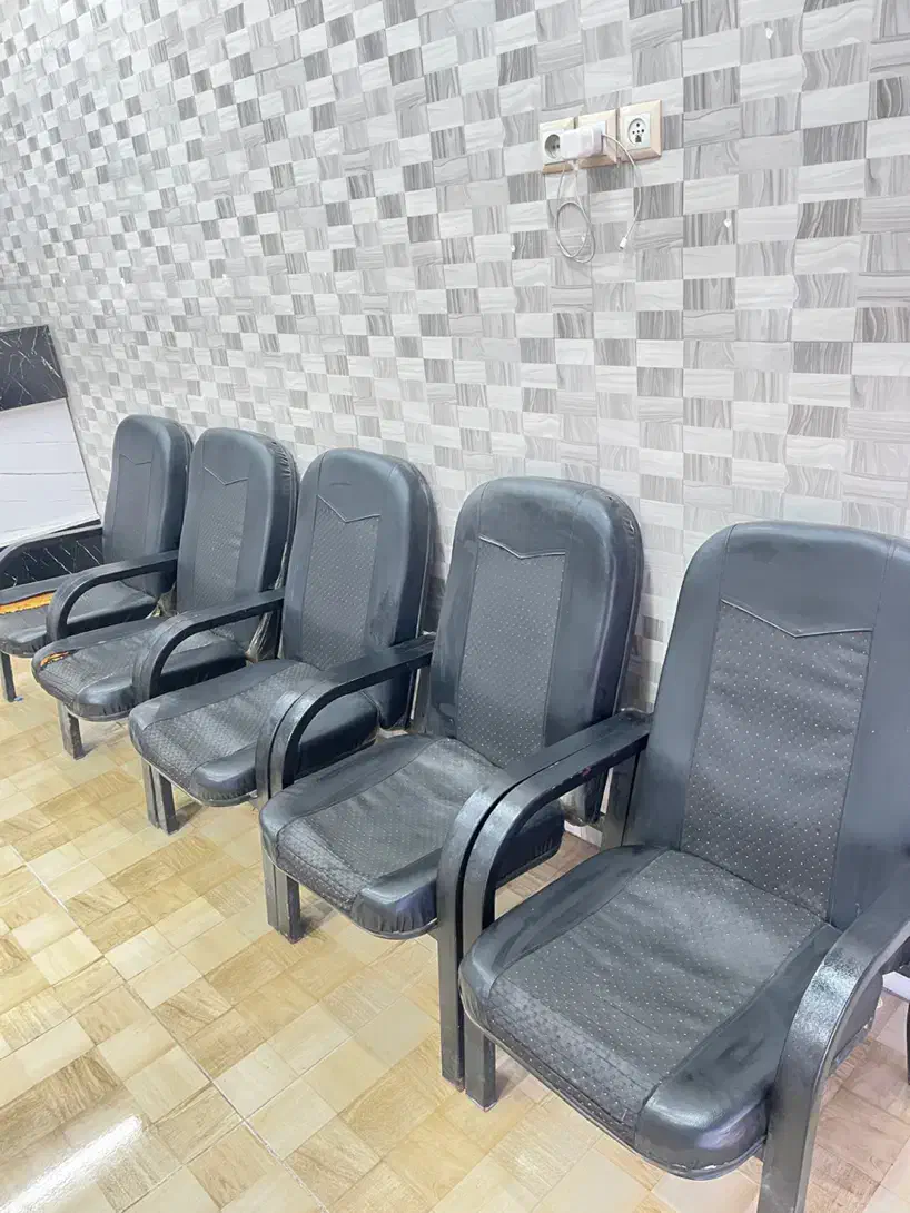 صندلی انتظار چرم تمیز|صندلی و نیمکت|اهواز, کارون|دیوار