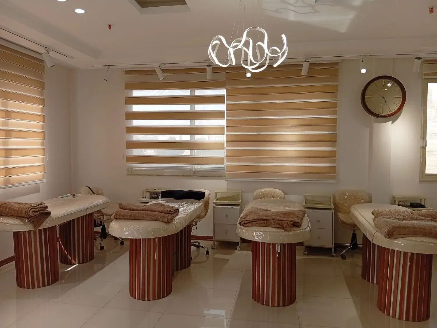 کاشت و اکستنشن مژه والیوم و خط چشمی و اسپایکی|خدمات آرایشگری و زیبایی|مشهد, فارغ التحصیلان|دیوار