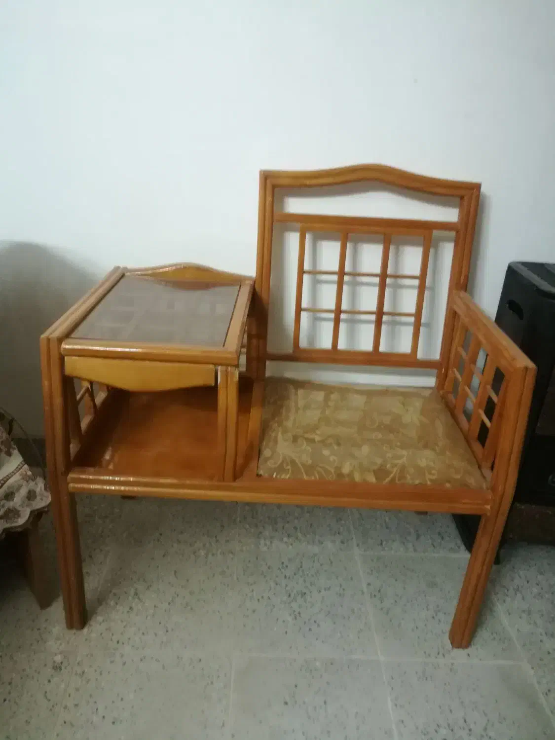 میز تلفن سالم وتمیز در حد نو|میز تلفن|بروجرد, |دیوار