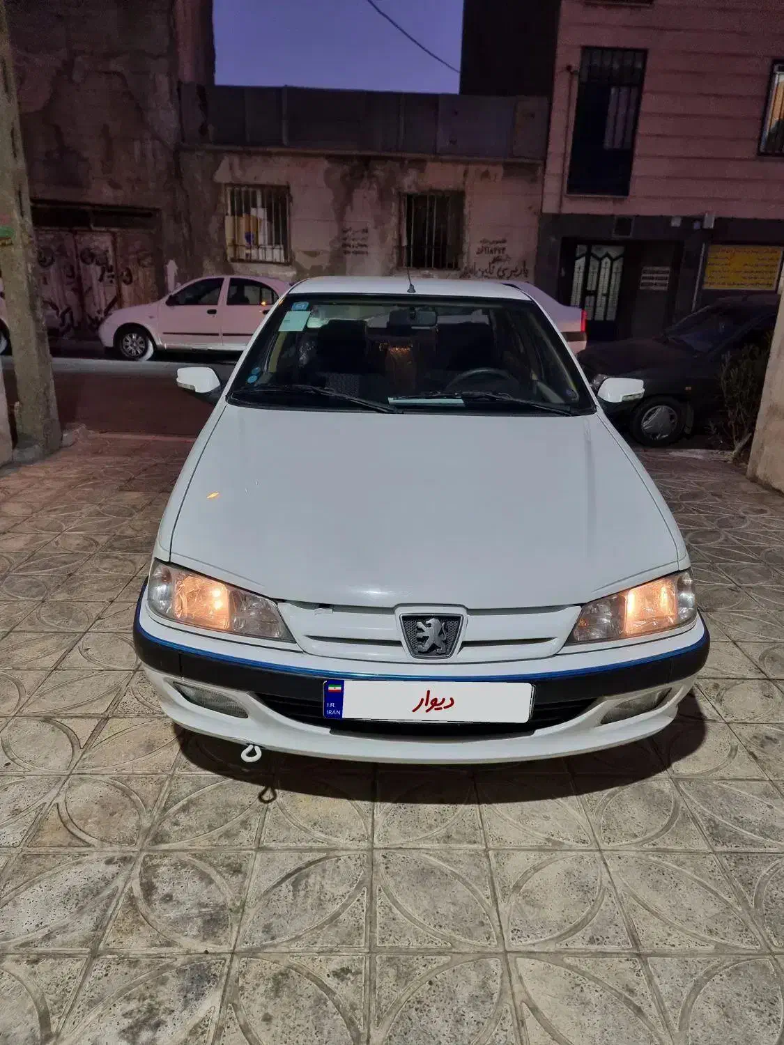 مدل ۴۰۱ یه لکه رنگ|خودرو سواری و وانت|اسلامشهر, باغ فیض|دیوار