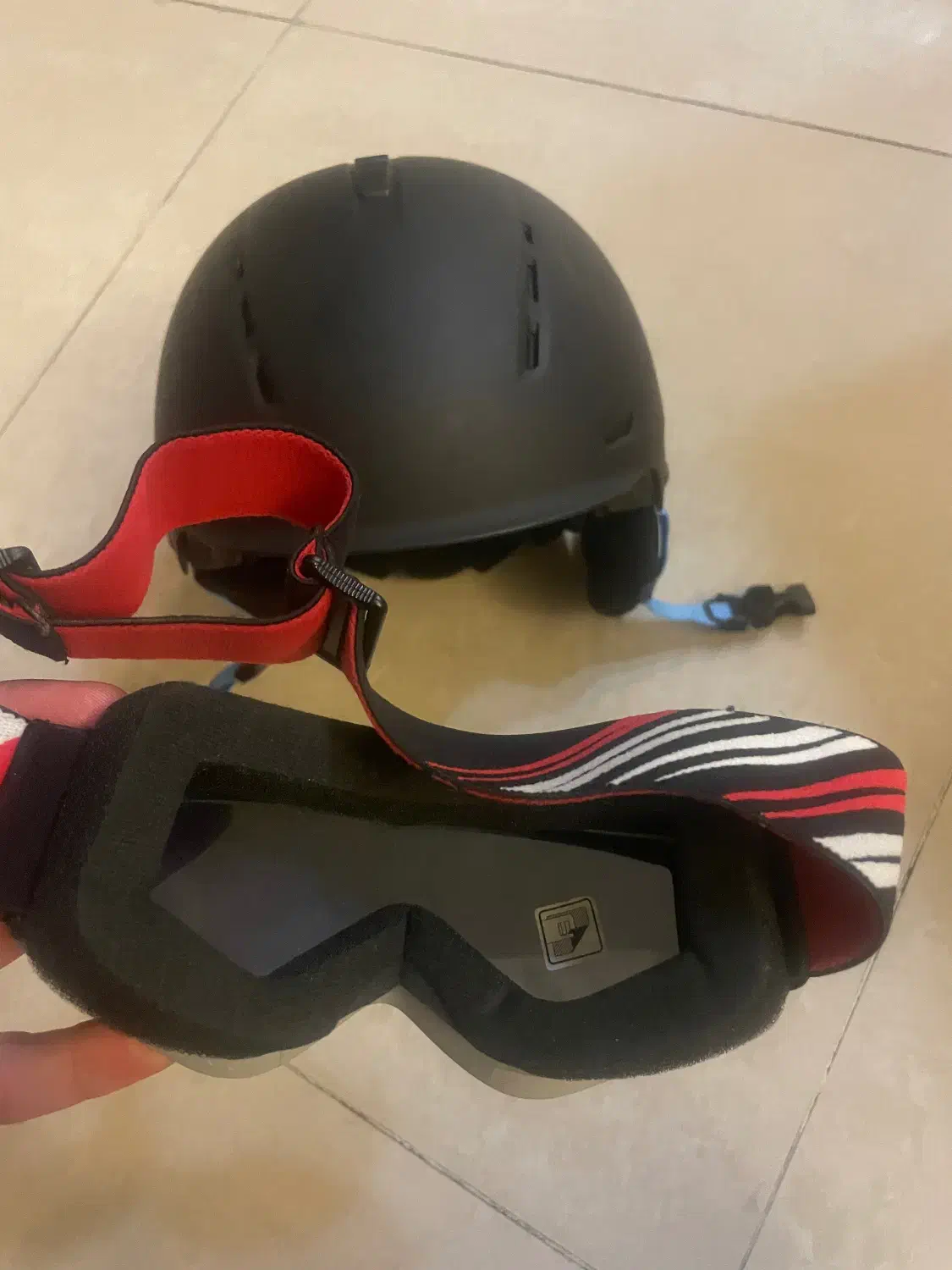 کلاه و عینک و لباس اسکی مناسب ۷ تا ۱۰ سال|ورزش‌های زمستانی|تهران, جردن|دیوار