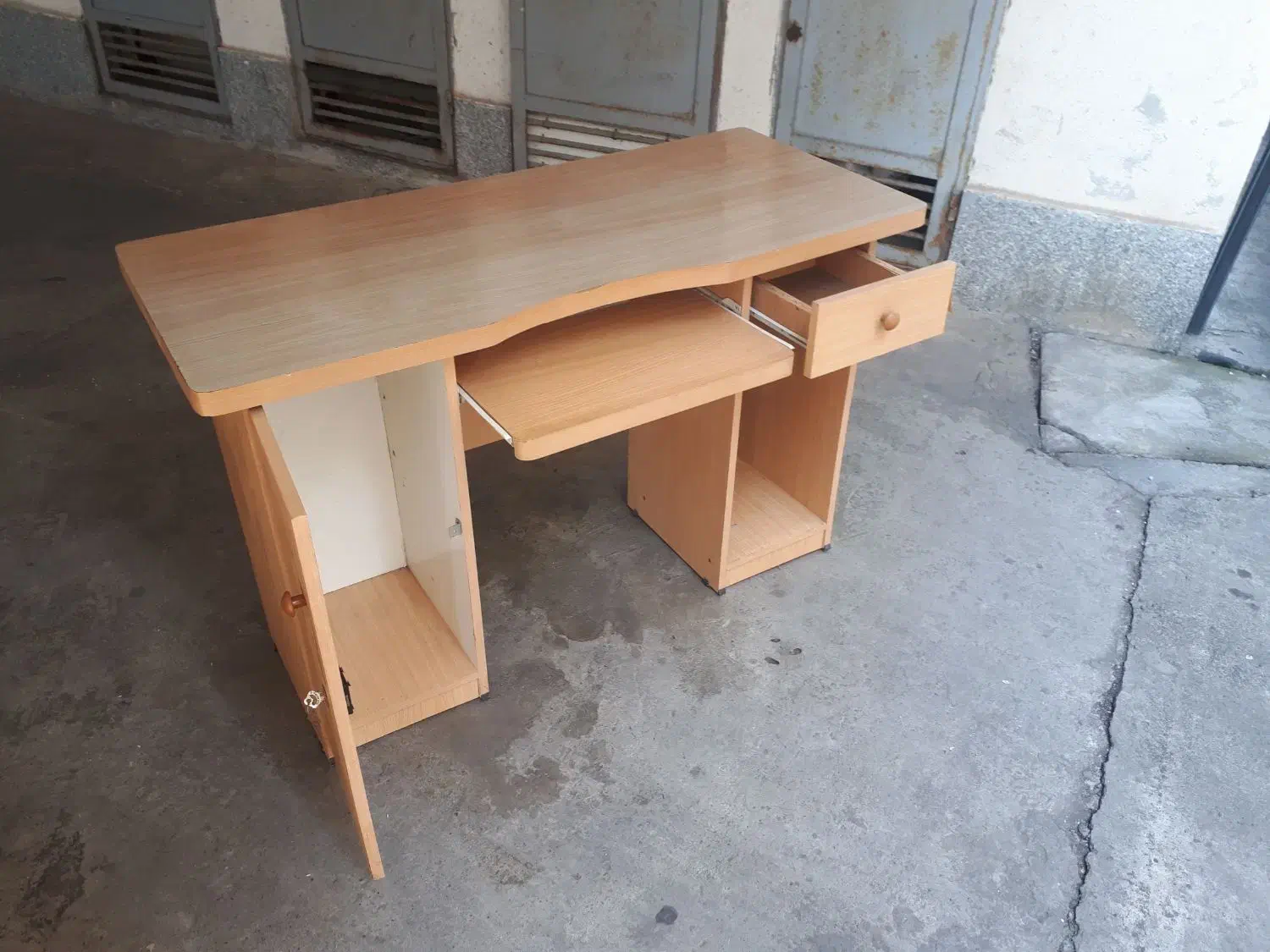 میز کامپیوتر و تحریر|میز تحریر و کامپیوتر|رشت, باهنر|دیوار