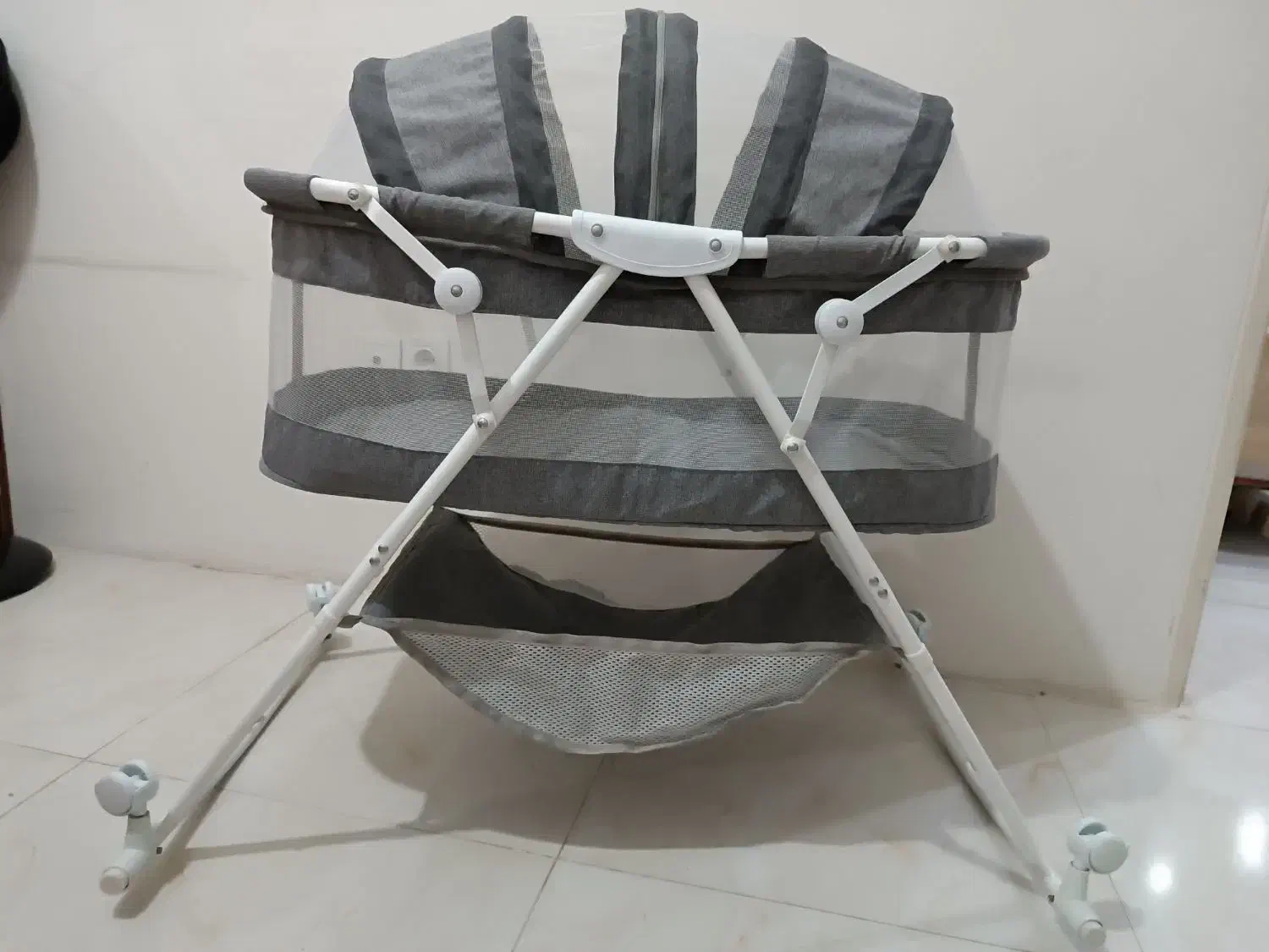 تخت کنار مادر ـ روروئک|تخت و صندلی بچه|ری, منصوریه منگل|دیوار