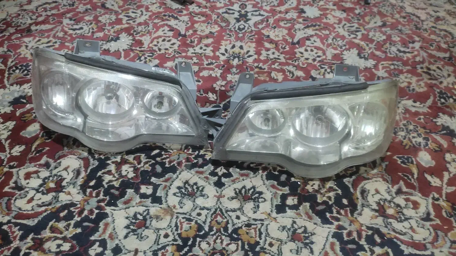 چراغ جلو 111وخطر عقب 206|قطعات یدکی و لوازم جانبی|آباده, |دیوار