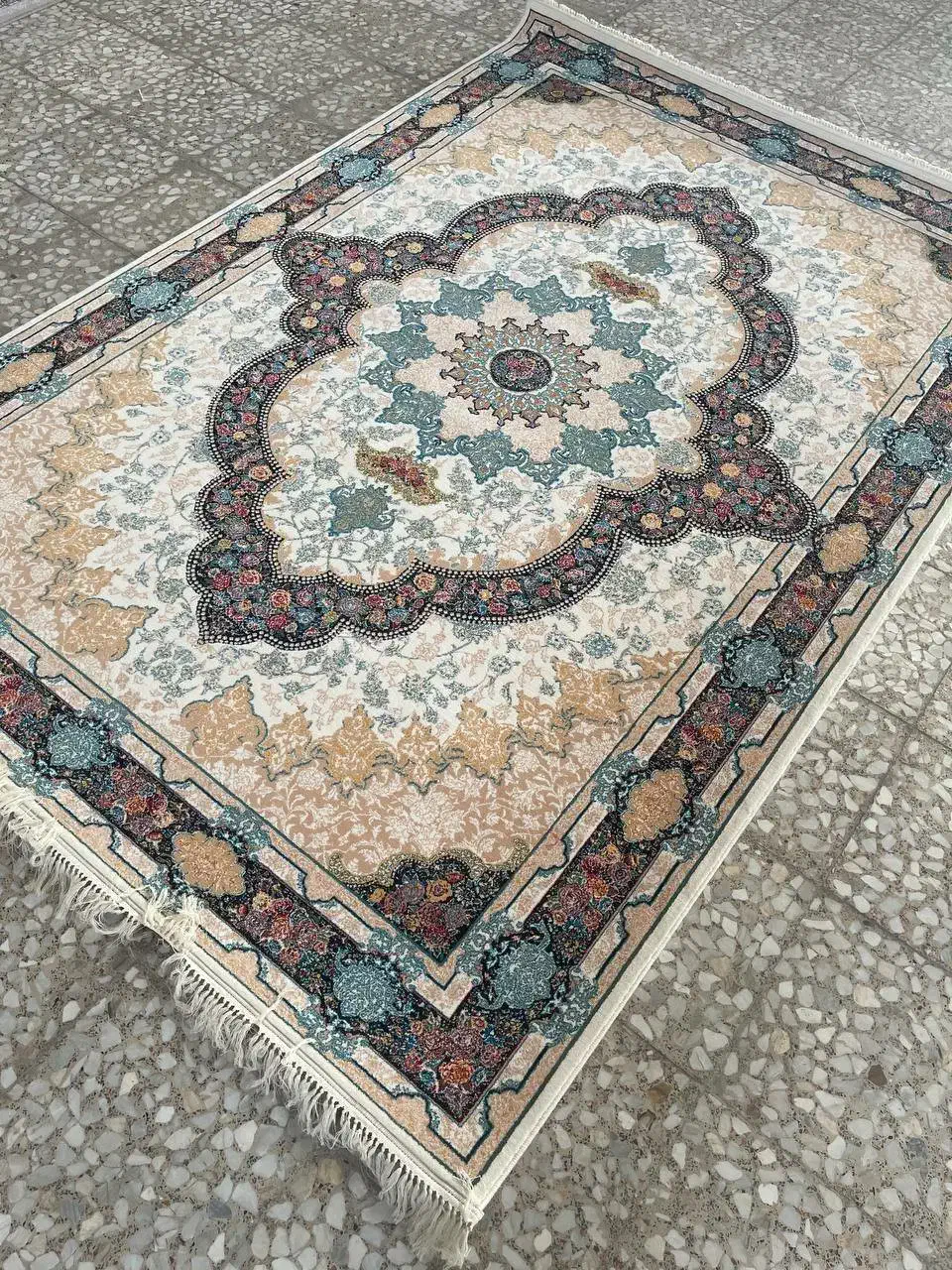 فرش شاهکار مشهد ۱۲متری ۱۰۰۰ شانه تراکم ۳۰۰۰|فرش|تهران, شهرک شریعتی|دیوار
