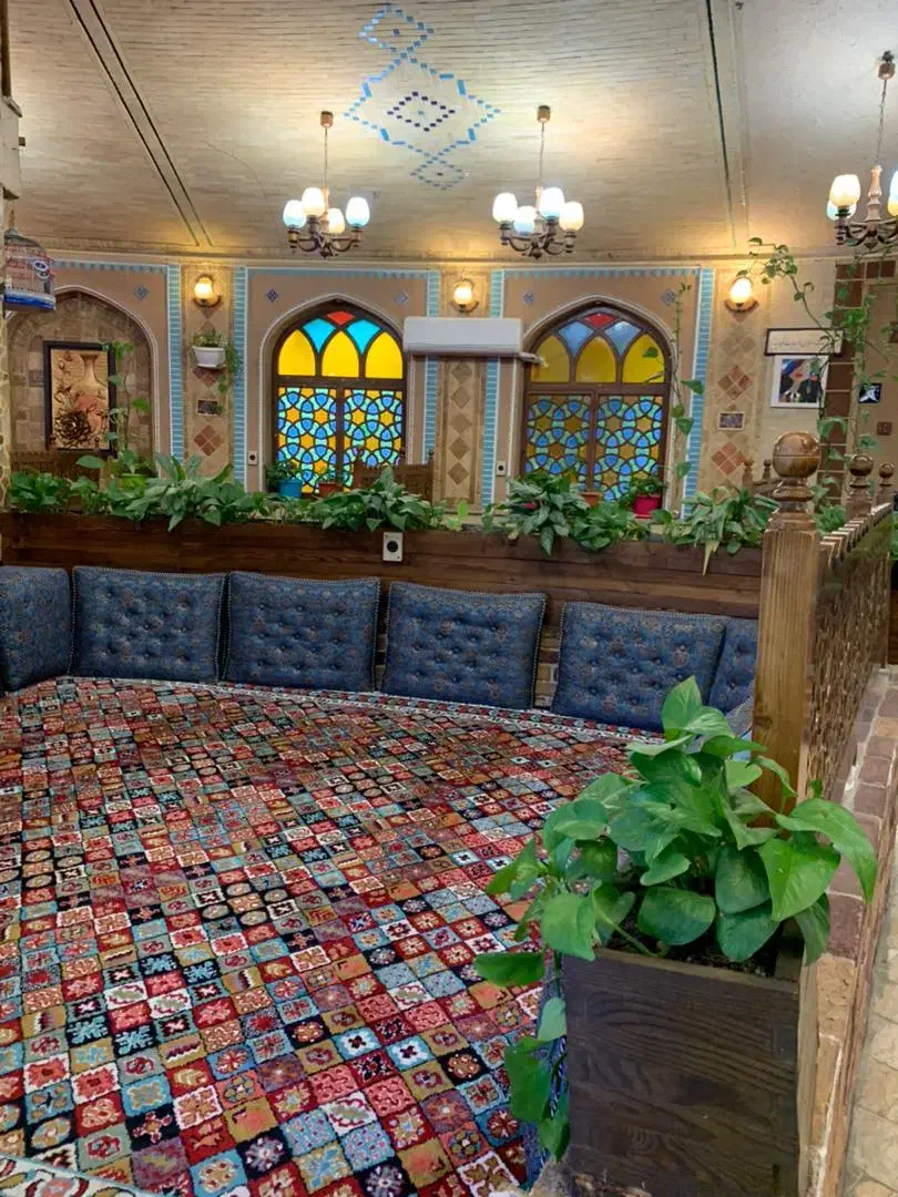 مدیر سالن خانم یا اقا ، صندوقدار خانم،  ویتر خانم|استخدام خدمات فروشگاه و رستوران|قم, انصارالحسین|دیوار
