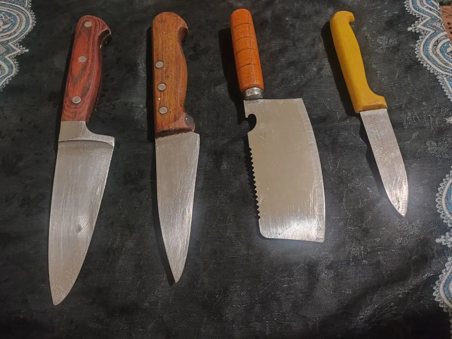 چاقو آشپزخانه همگی روی همدیگه باقناری|ظروف پختوپز|شیراز, شاهچراغ|دیوار