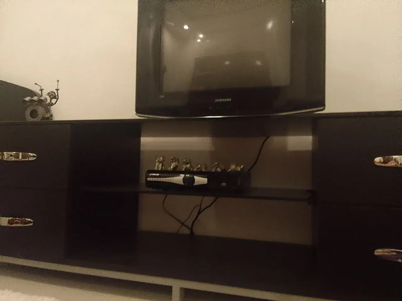 میز تلویزیون و تلویزیون|تلویزیون و پروژکتور|زاهدان, |دیوار