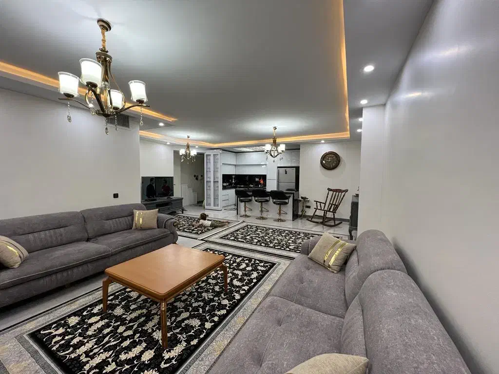 ۸۳ متر فول شیک ده ساله