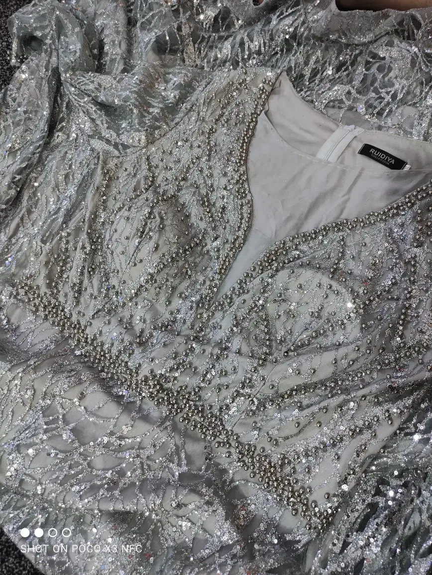 لباس مجلسی|لباس|آبپخش, |دیوار