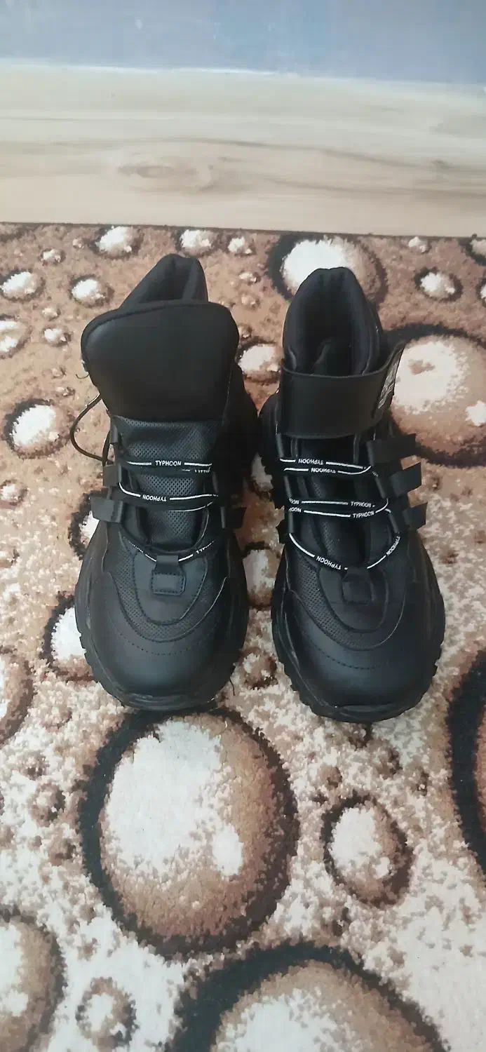 کفش|کیف، کفش، کمربند|تربت جام, شهید غلام زاده|دیوار