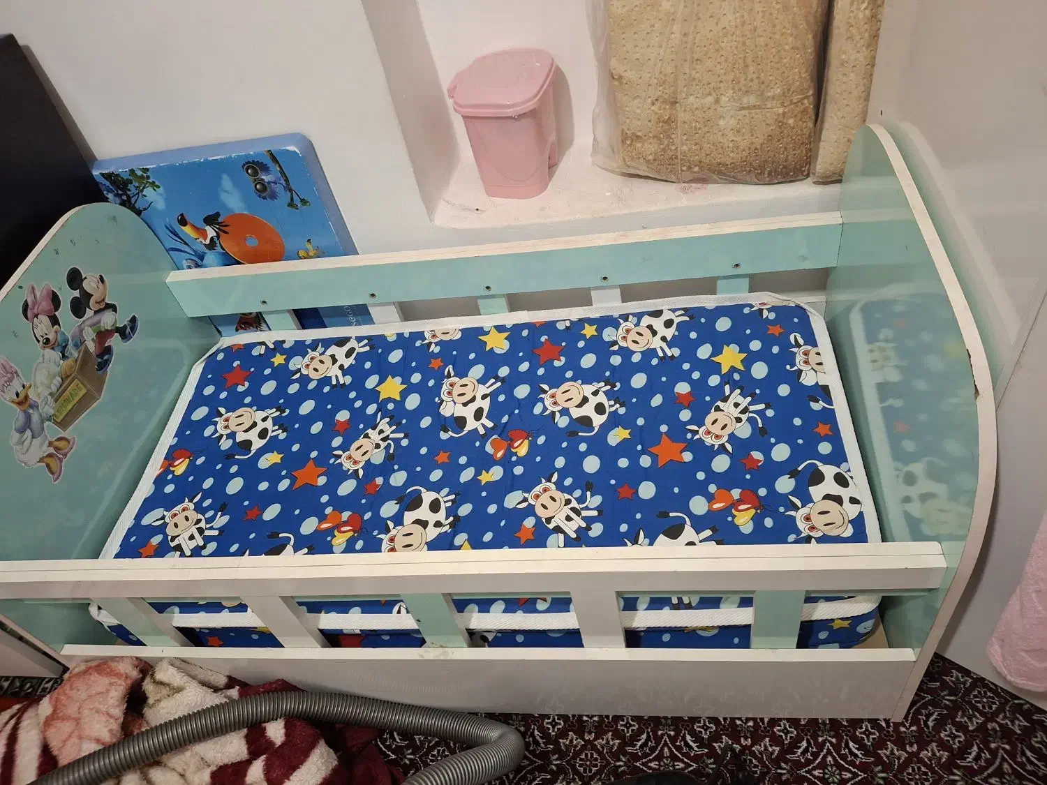 تخت کودک|تخت و صندلی بچه|فیرورق, |دیوار