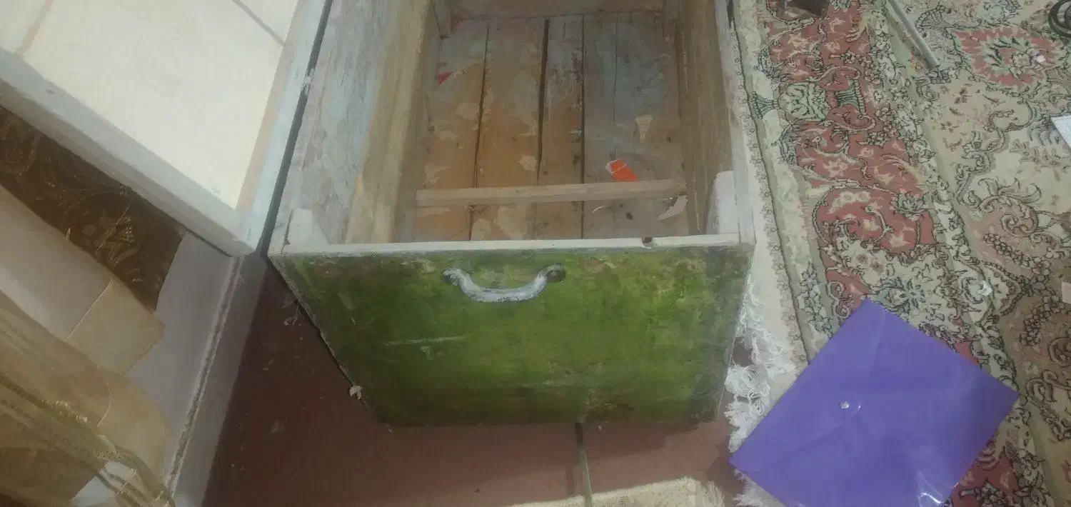 صندوق یخدان قدیمی با روکش آلمینیومی|کلکسیون اشیاء عتیقه|تبریز, |دیوار