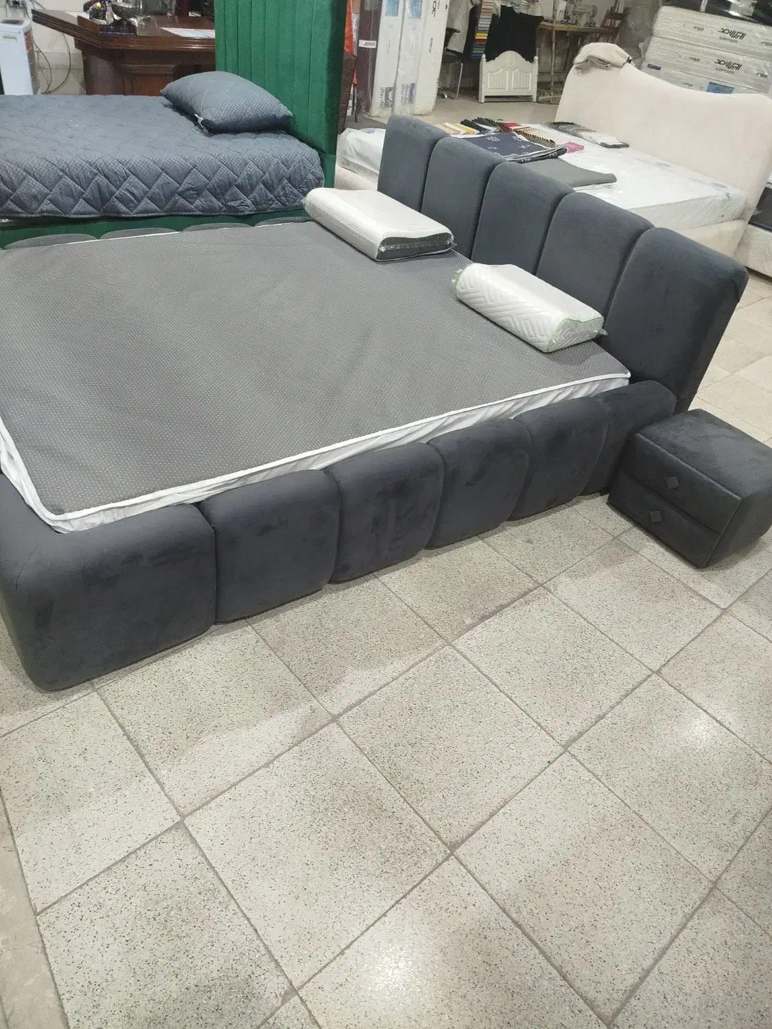 تخت خواب کلاسیک|تخت و سرویس خواب|اصفهان, طاحونه|دیوار