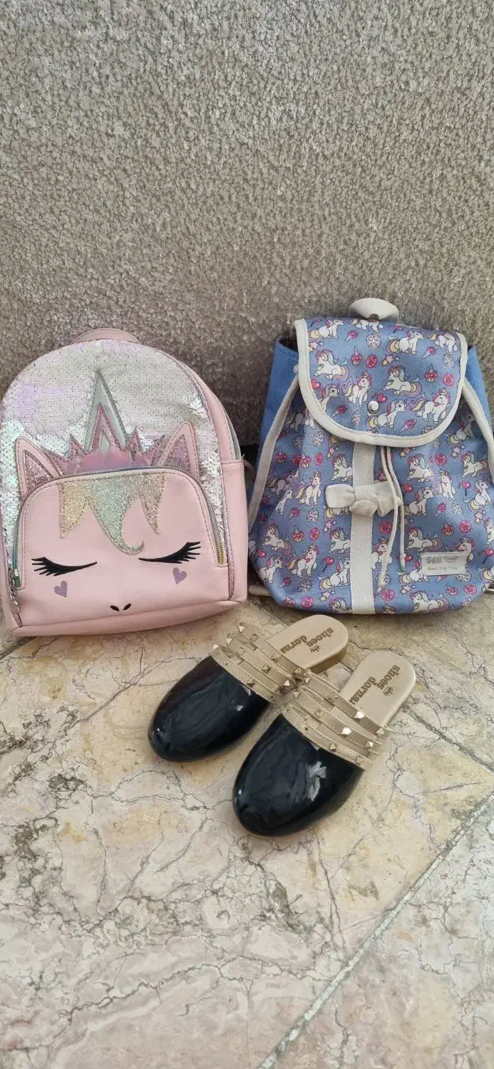 کوله و صندل دخترانه در حد نو|کفش و لباس بچه|پرند, فاز ۱|دیوار