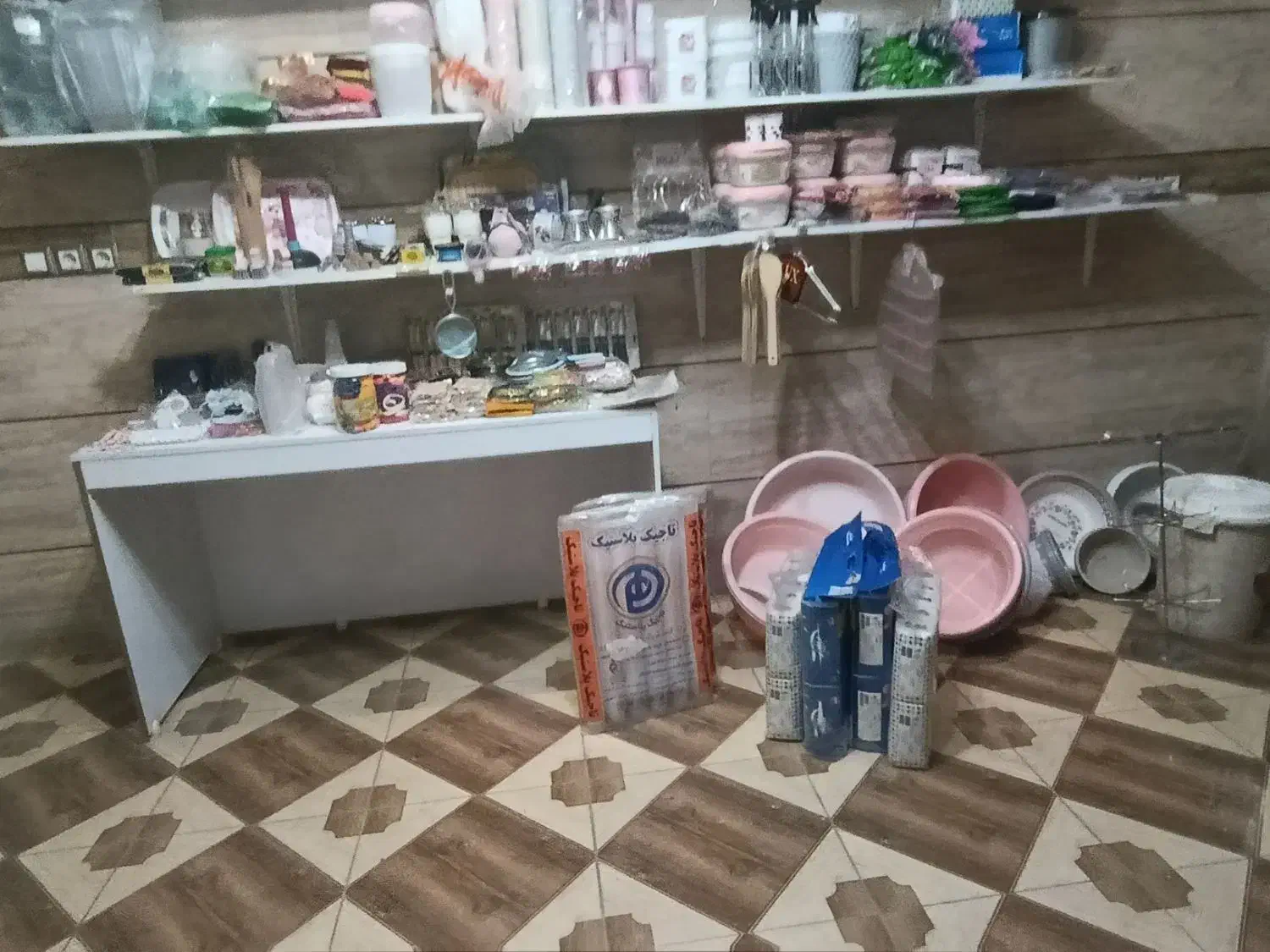 وسایل یکبارمصرف به فروش میرود|ظروف نگهدارنده، پلاستیکی، یکبارمصرف|مرودشت, بیست متری بیمارستان|دیوار