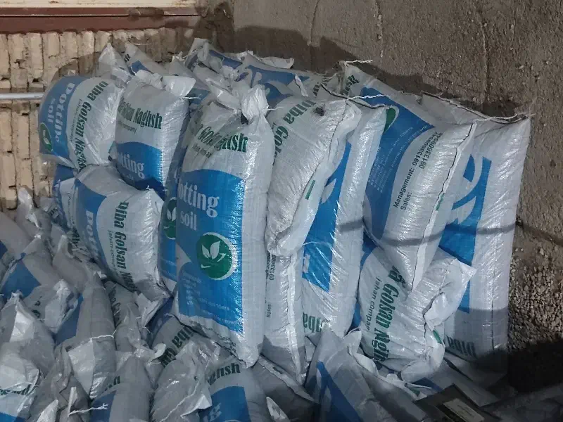 خاک برگ سبک برای همه گل و گیاه ها|گل و گیاه طبیعی|اصفهان, طامه|دیوار