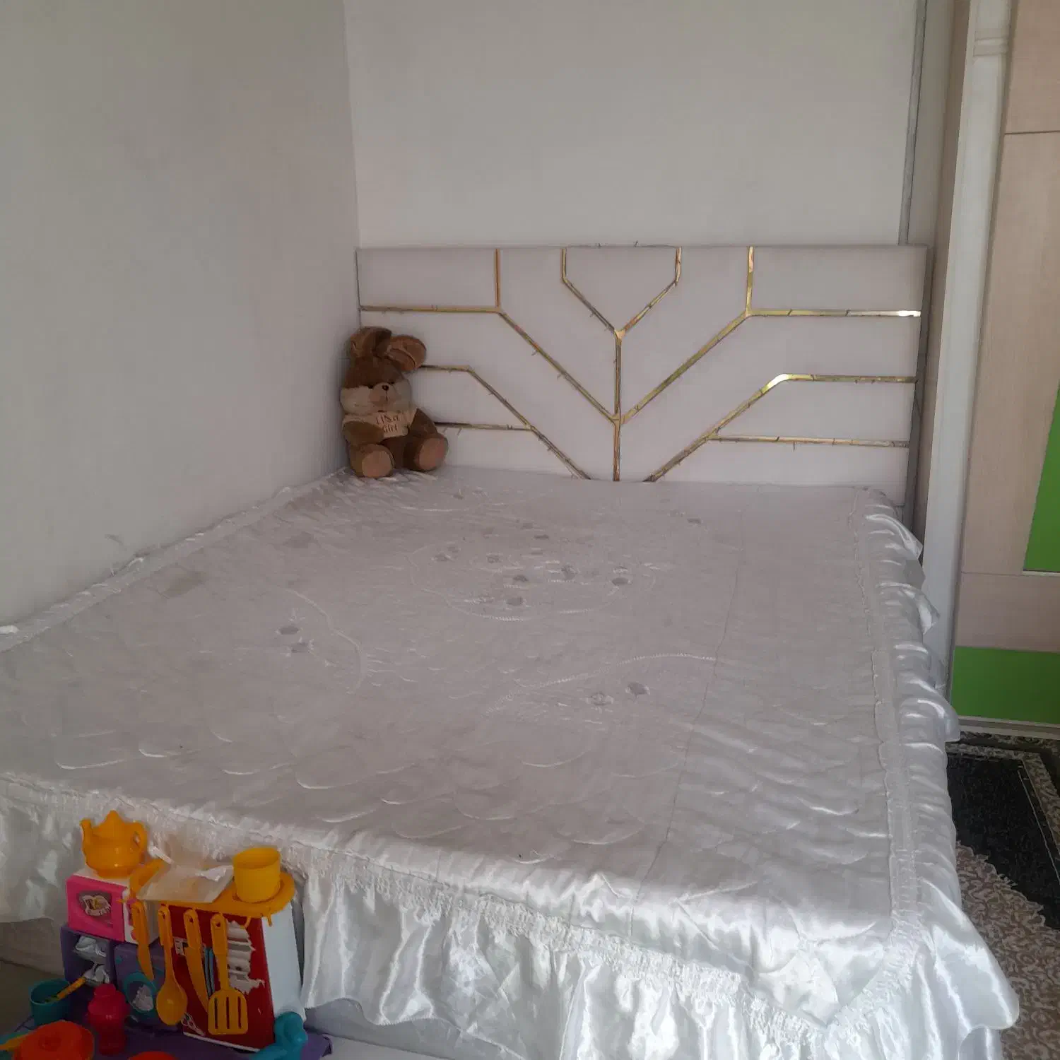 تخت دونفره همراه کفی و تشک|تخت و سرویس خواب|کهریزک, |دیوار