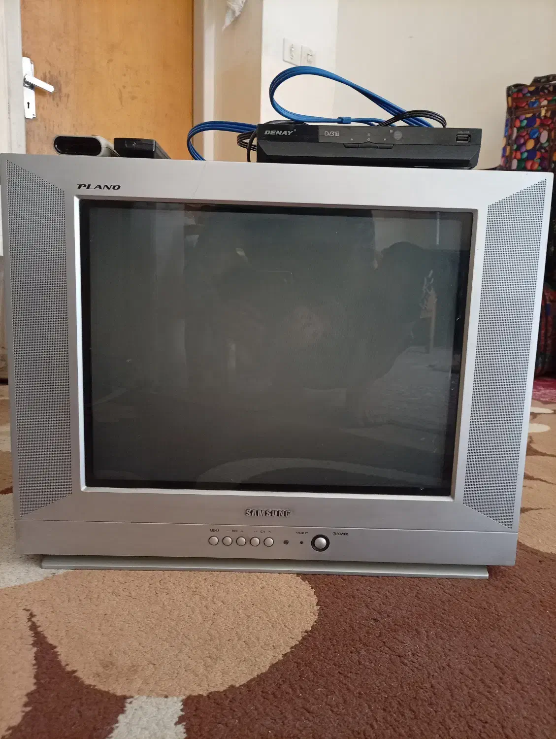 تلویزیون 2۱ اینچ سامسونگ و گیرنده دیجیتال دنای|تلویزیون و پروژکتور|یزد, |دیوار