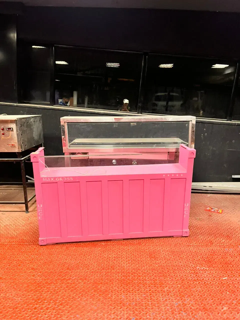 میز پیشخوان صورتی|کافی‌شاپ و رستوران|تهران, سردارجنگل|دیوار