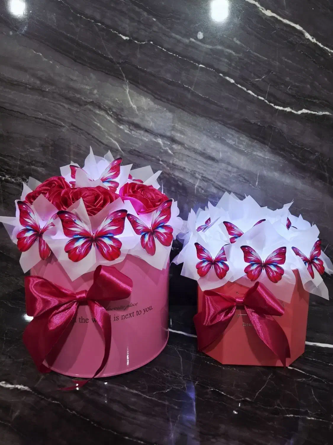 دسته گل و باکس گل های اماده(روز مادر و زن)|حراج|کرمانشاه, |دیوار