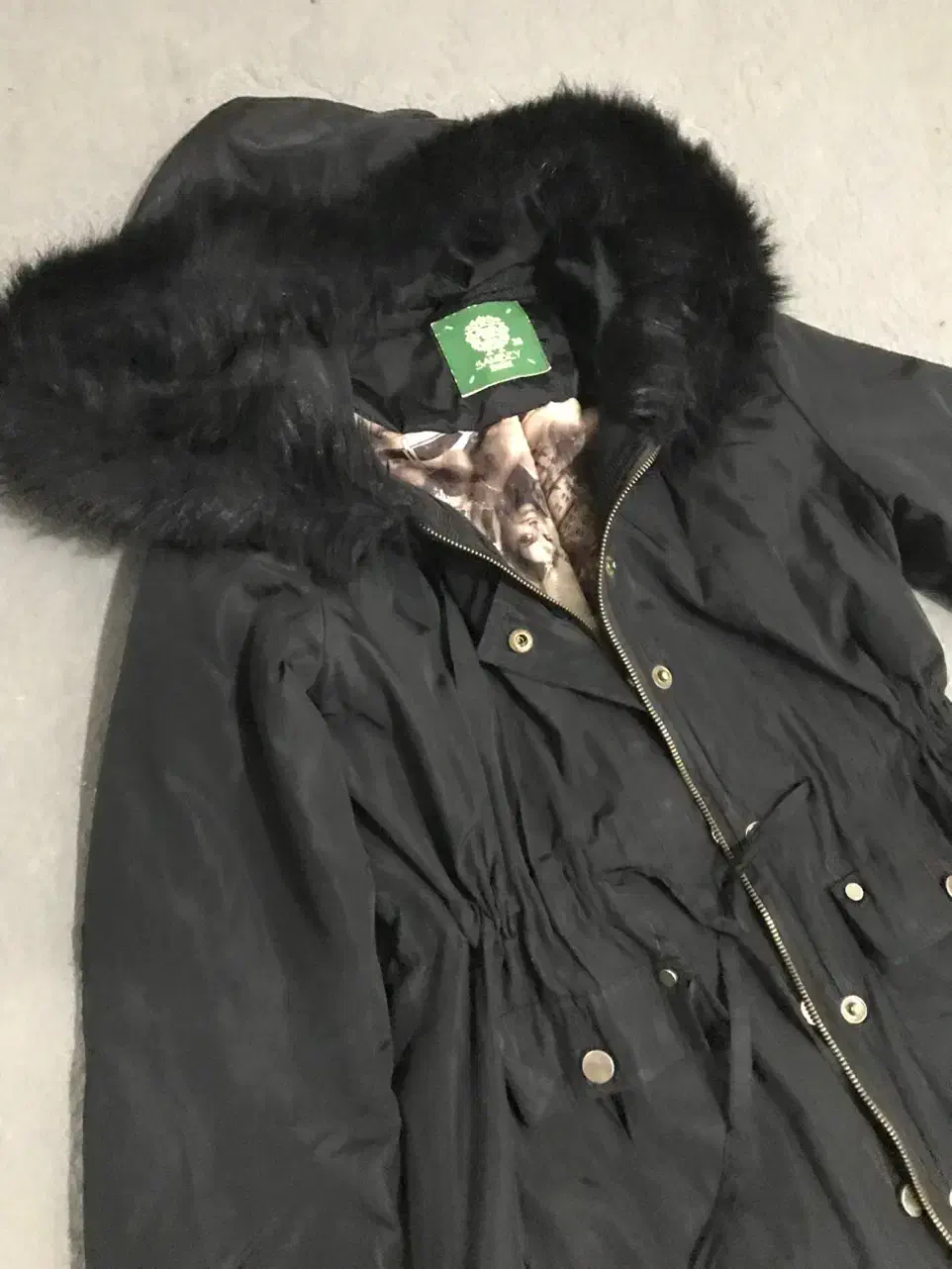 کاپشن|لباس|دامغان, |دیوار