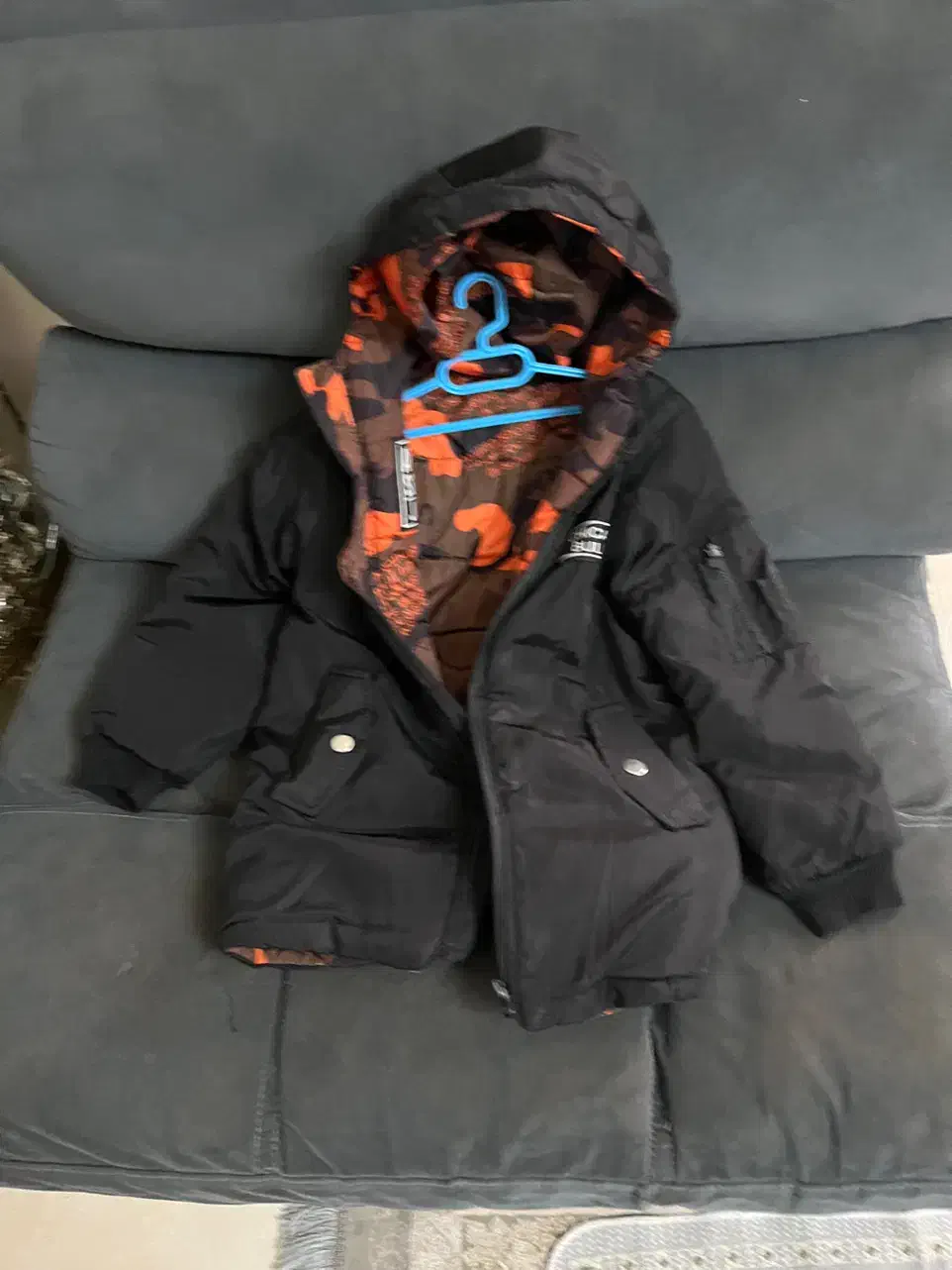 کاپشن|لباس|رشت, کوی مهر|دیوار