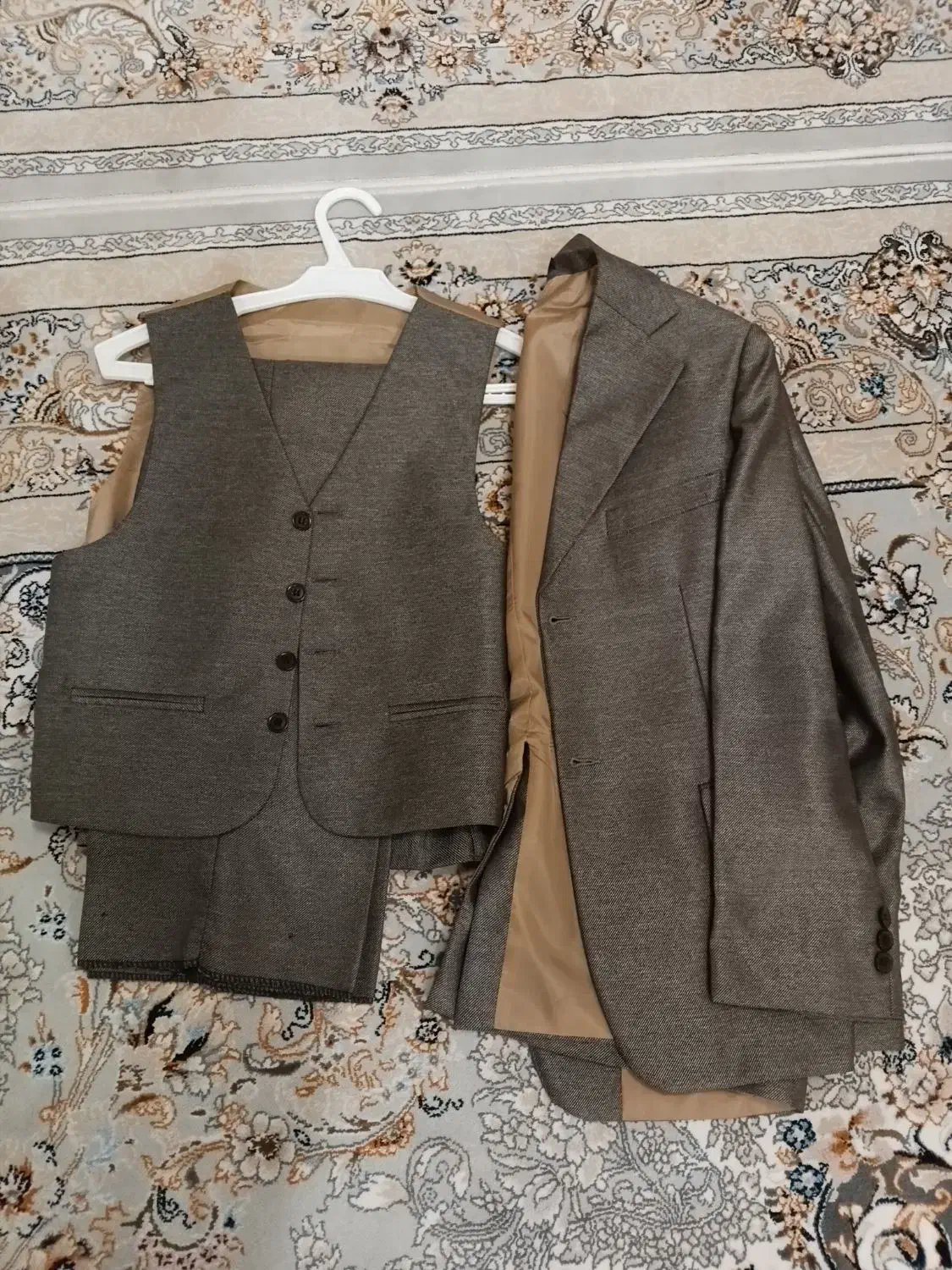 کت و شلوار|لباس|مهاباد (آذربایجان غربی), |دیوار