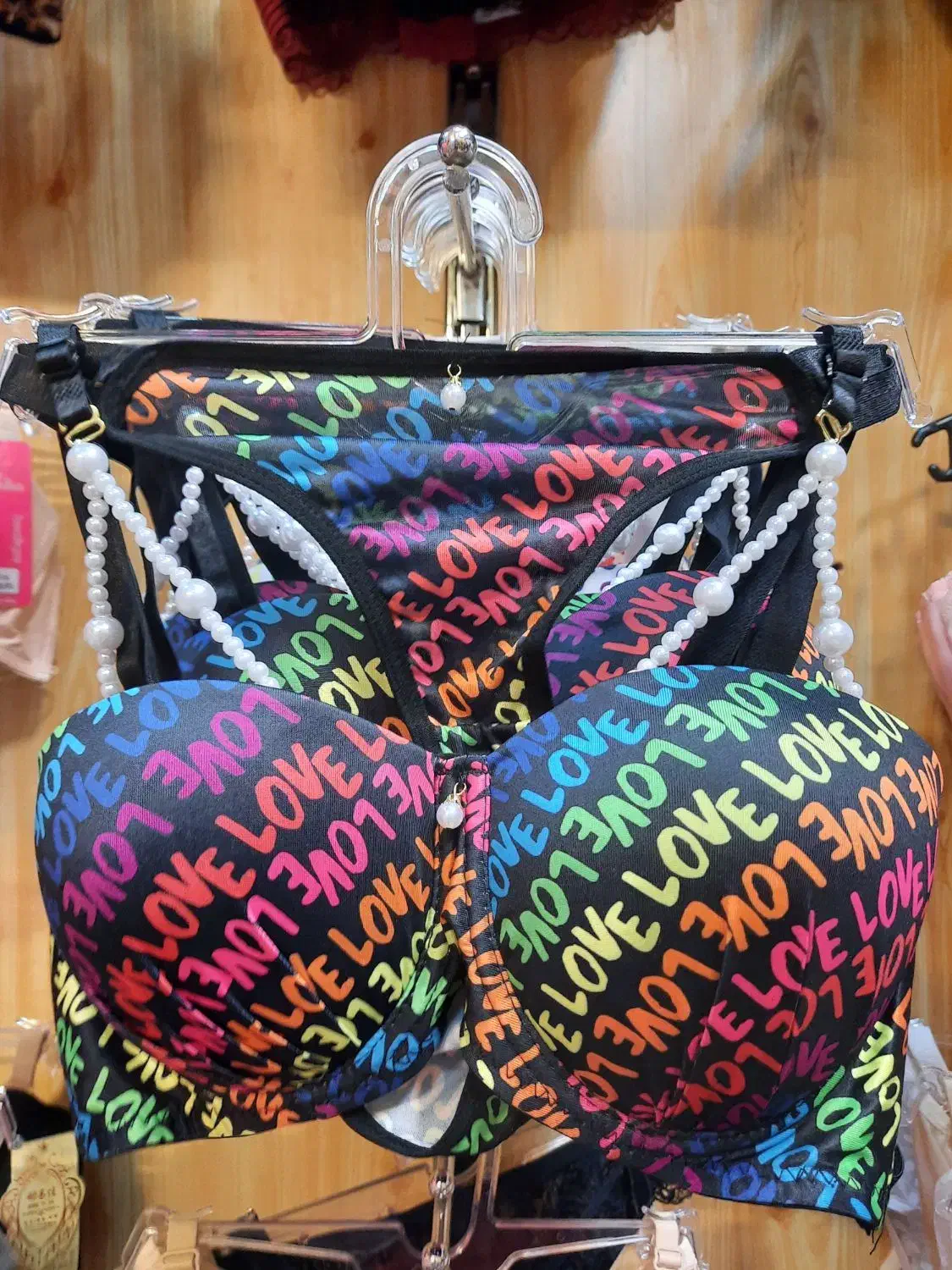 لباس زیر پناه|لباس|اصفهان, شاهزاده ابراهیم|دیوار