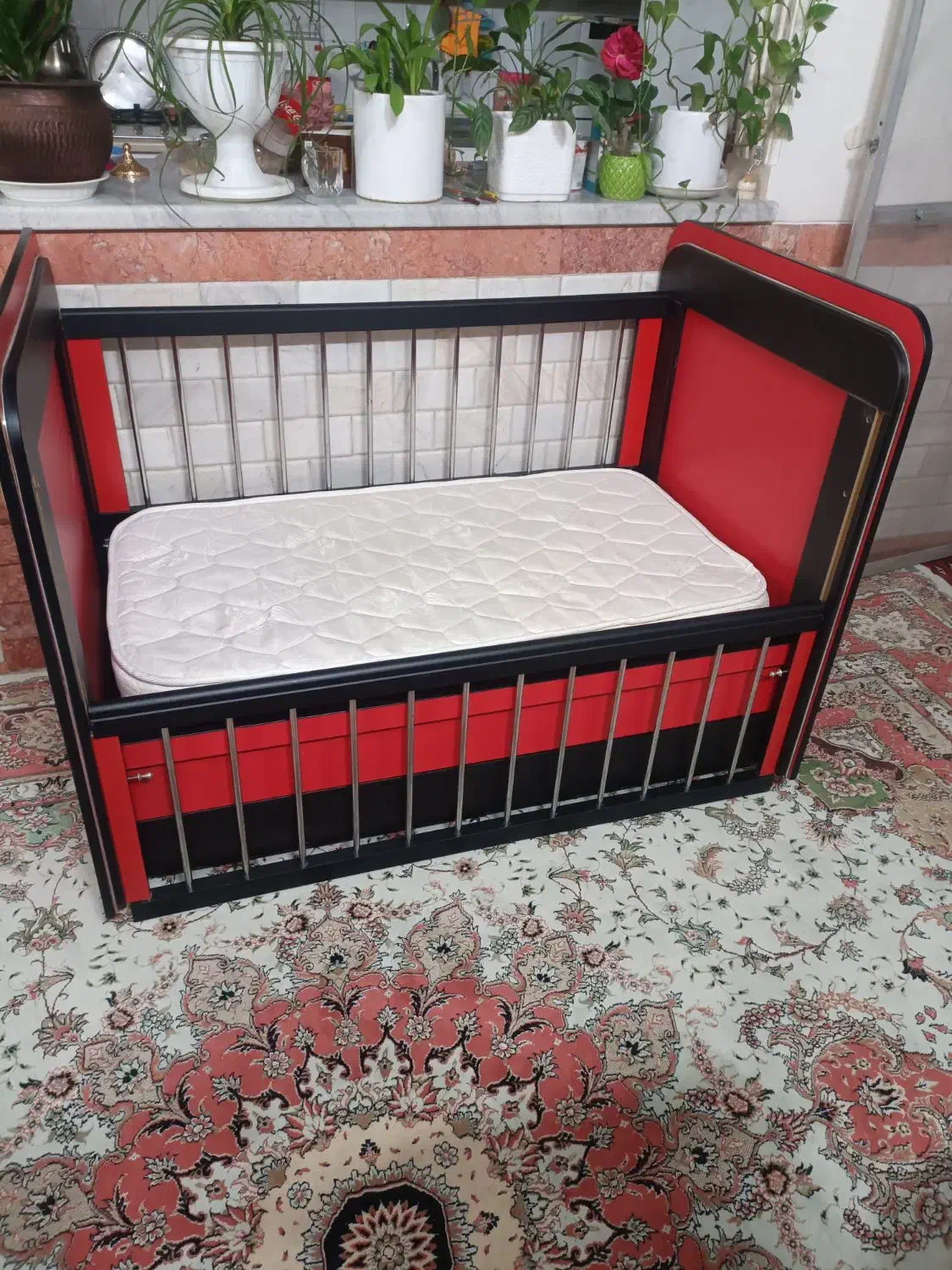 تخت کودک|تخت و صندلی بچه|ری, حمزهآباد|دیوار