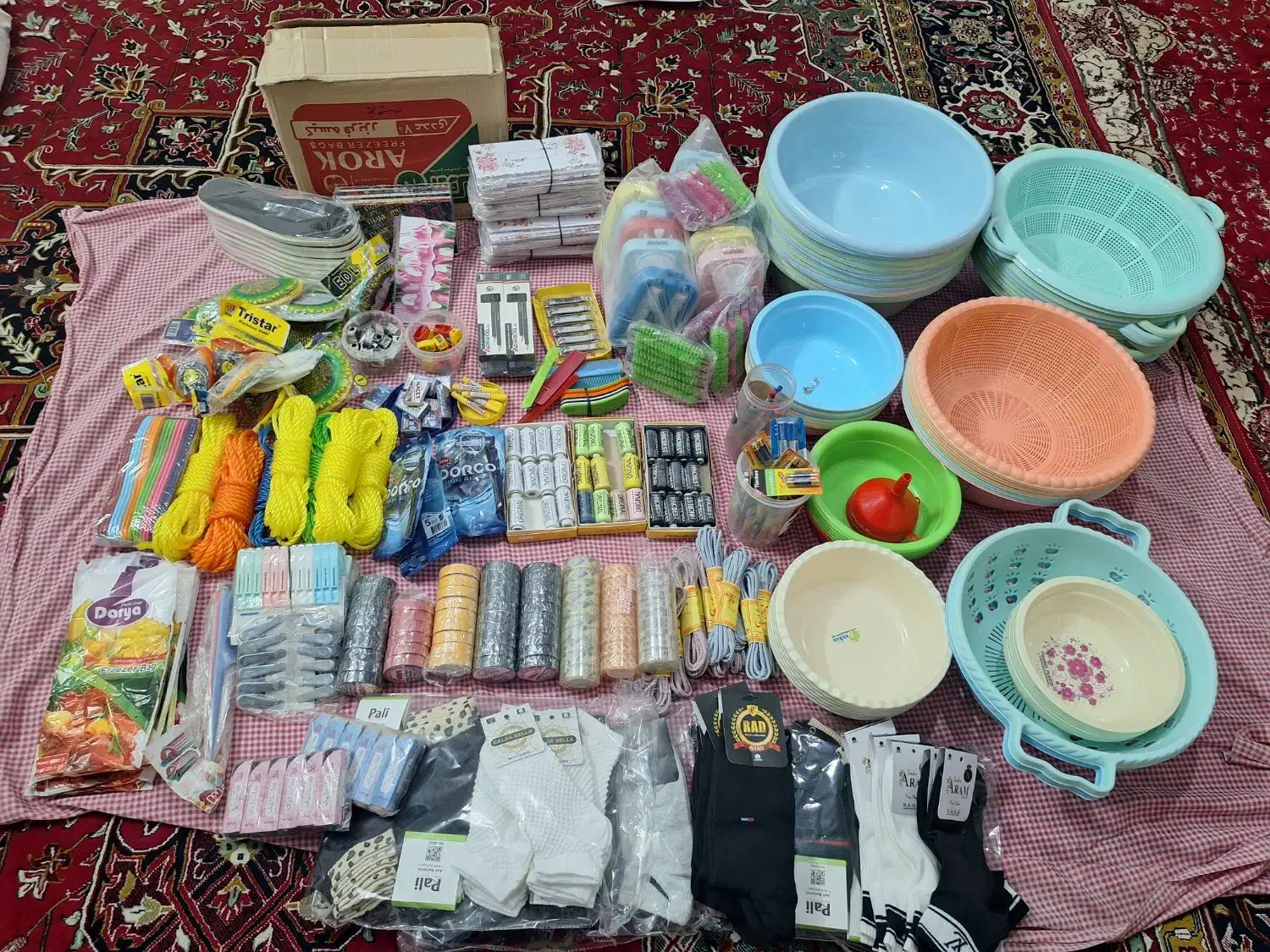 وسایل پلاستیکی|ظروف نگهدارنده، پلاستیکی، یک‌بارمصرف|سراب, |دیوار