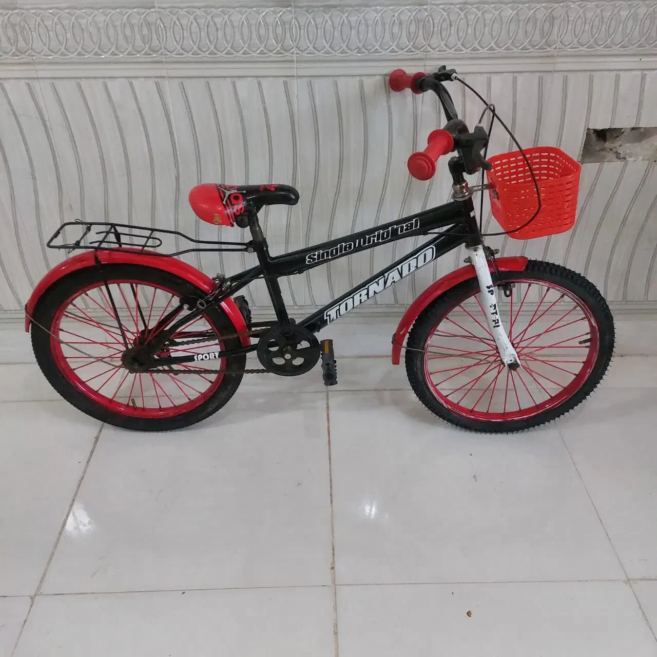 دوچرخه ۲۰ قرمز رنگ تمیز فروشی|دوچرخه، اسکیت، اسکوتر|آبادان, |دیوار