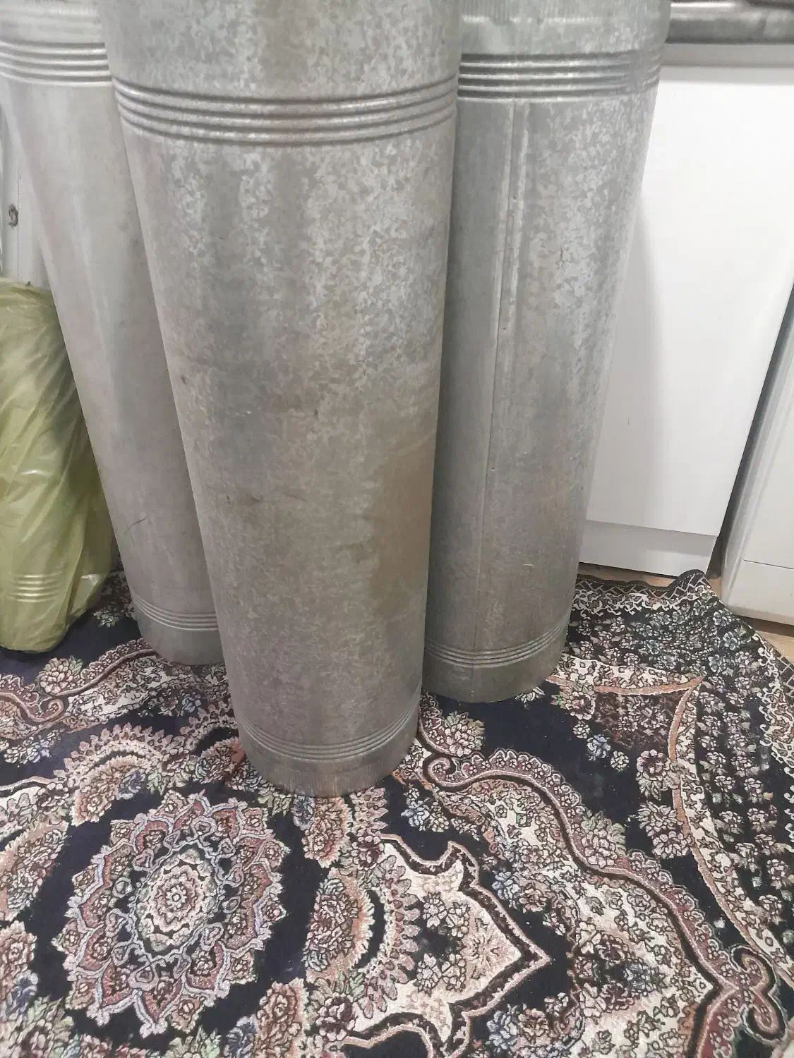 تعدادی‌ لوله‌ هواکش‌ ۳۰سانتی‌ ویک‌ عدد‌ هود‌ دودکش|کافی‌شاپ و رستوران|رشت, سلیمانداراب|دیوار