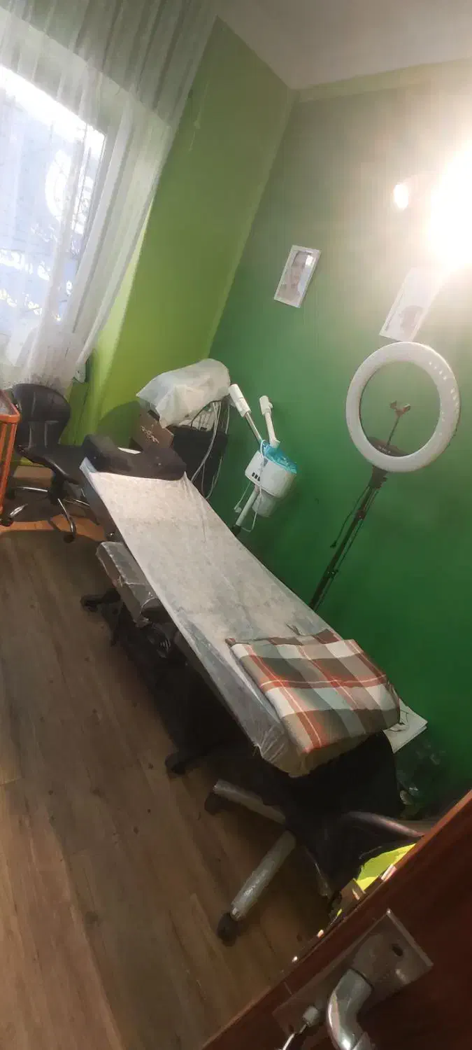 اجاره میز ناخن و تخت مژه و فشیال|اجارهٔ دفتر کار، اتاق اداری، مطب|تهران, حشمتیه|دیوار