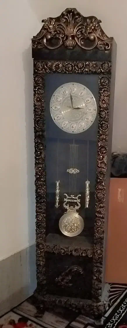 ساعت ایستاده شیک وسالم|ساعت دیواری و تزئینی|سنندج, |دیوار