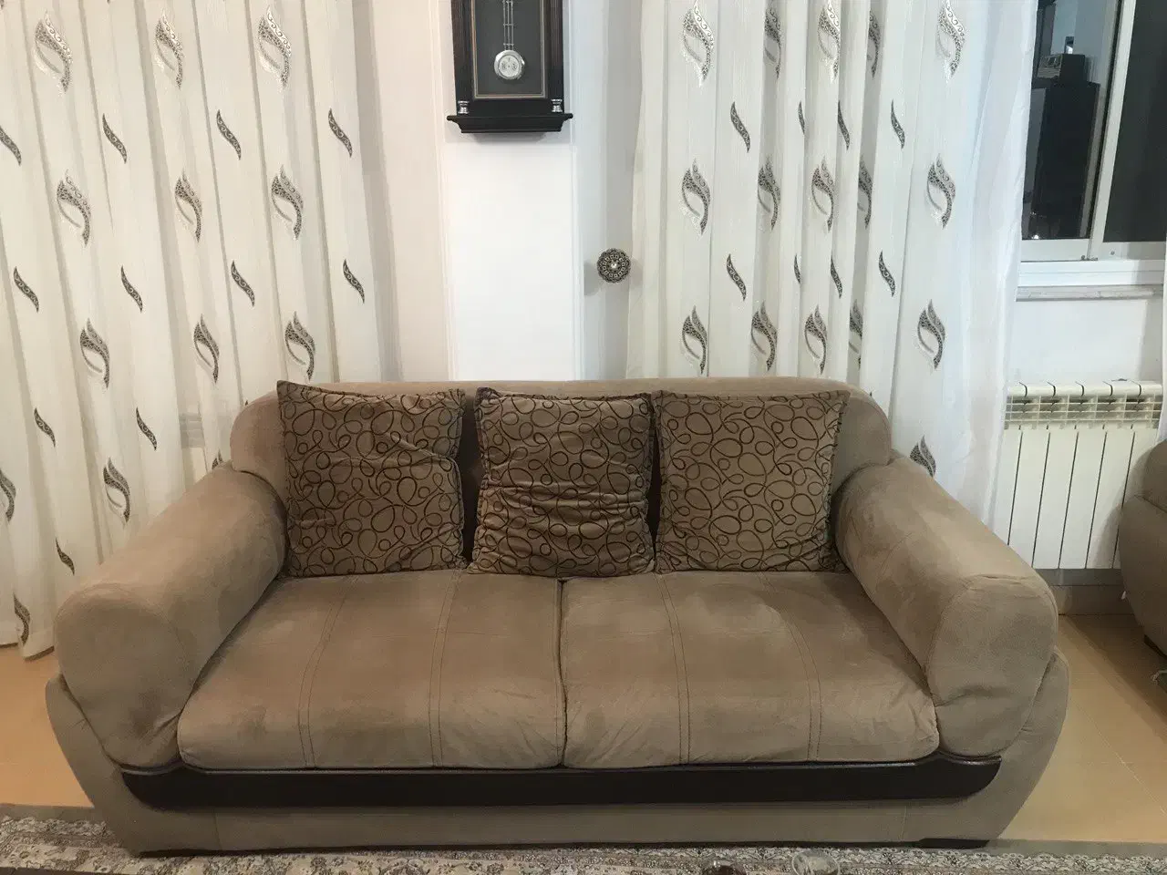 مبل ۷ نفره سالم سالم|مبلمان خانگی و میز عسلی|رشت, سعدی (تختی)|دیوار