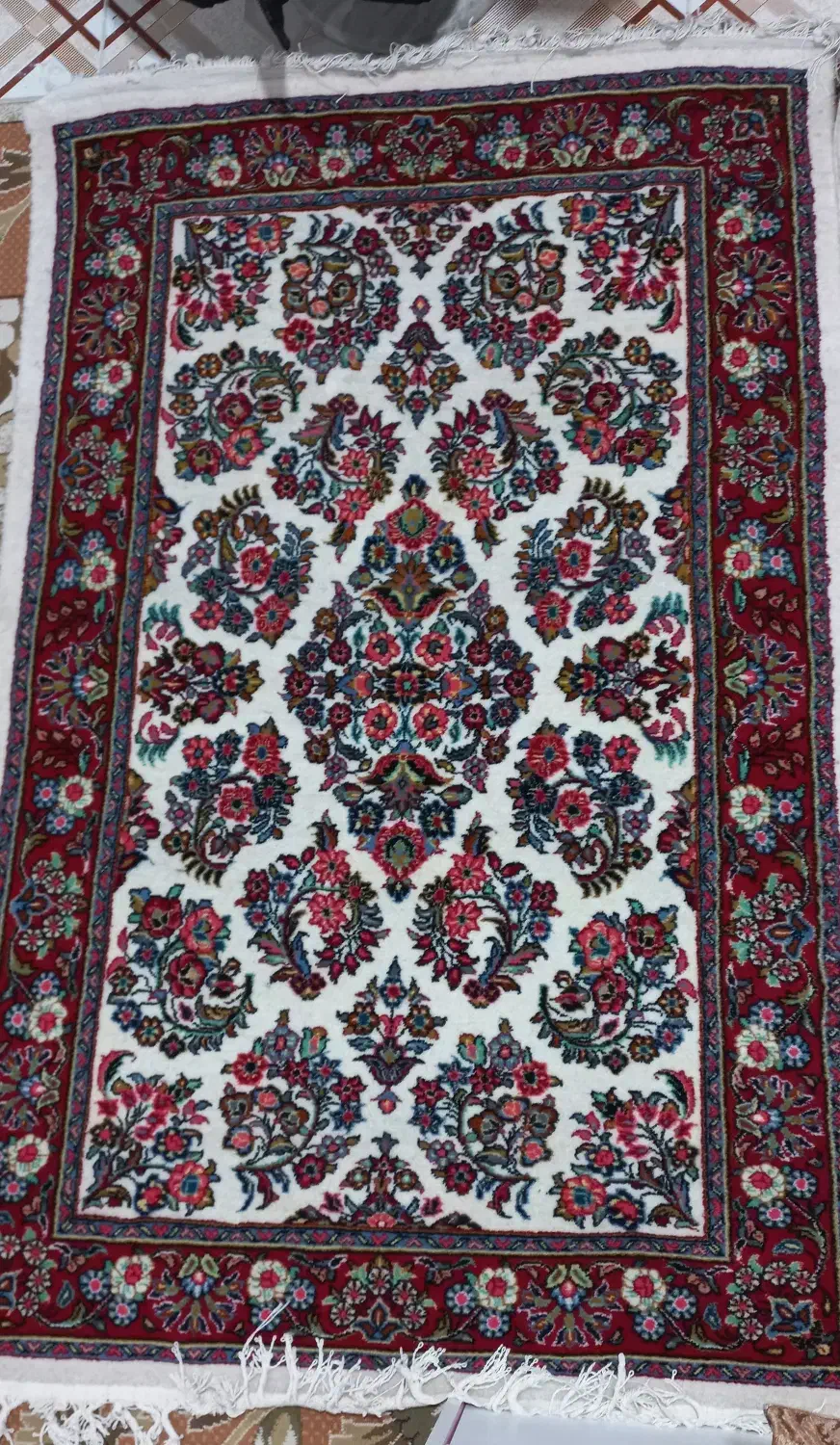 قالی دست باف نفیس|فرش|اصفهان, عباس‌آباد|دیوار