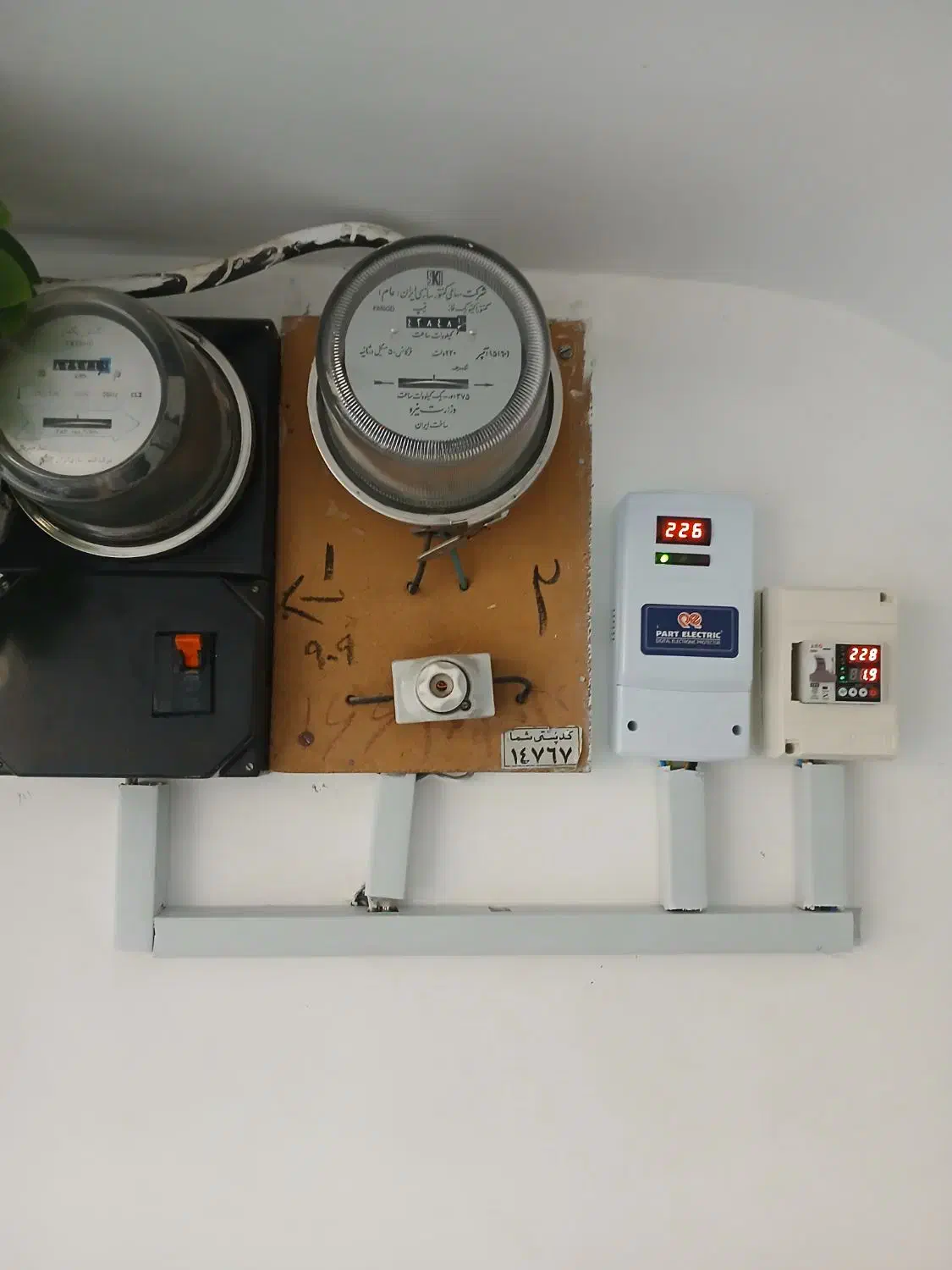 برق کشی ساختمان و نصب و فروش دوربین مداربسته|خدمات پیشه و مهارت|قم, بنیاد|دیوار