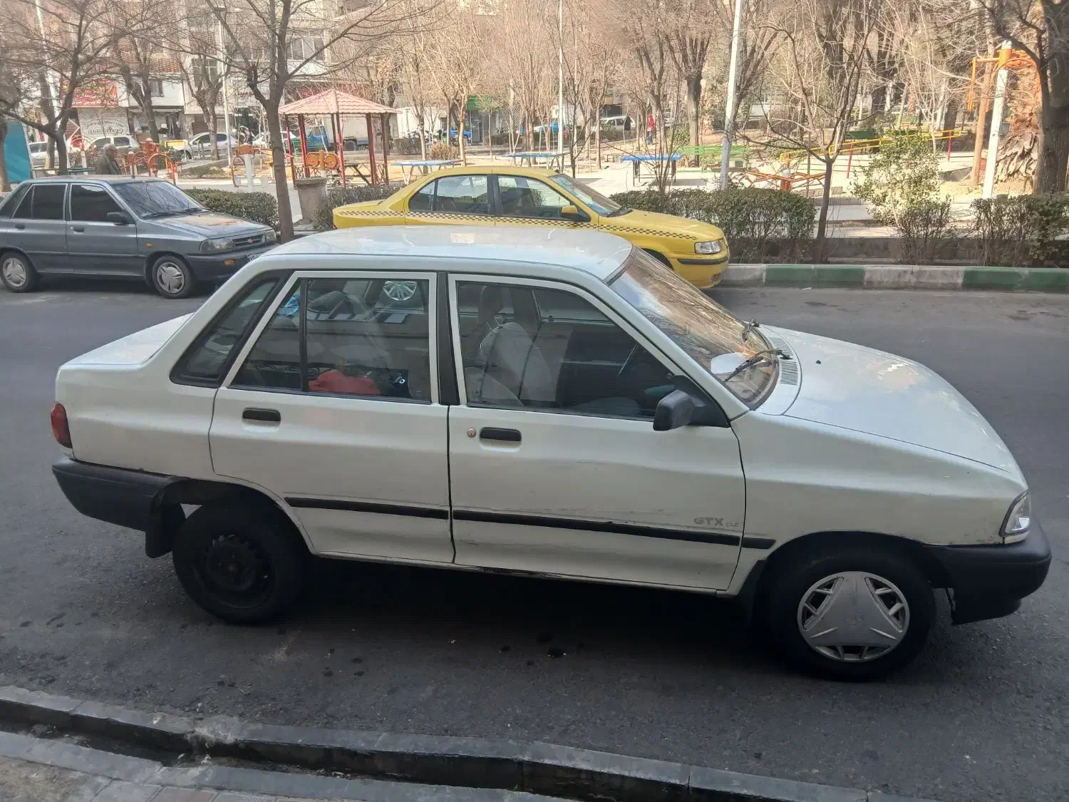 پراید ۸۲ سفید روغنی کاربراتور|خودرو سواری و وانت|تهران, زرکش|دیوار