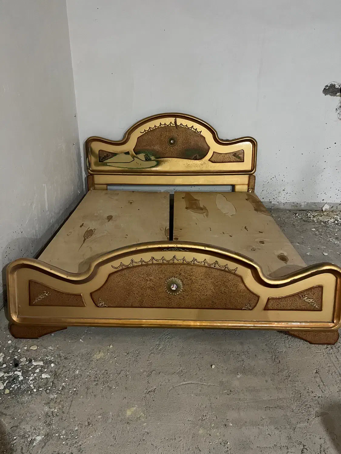 تخت خواب دو نفره|تخت و سرویس خواب|یزد, |دیوار