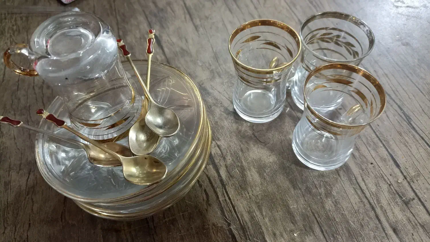 شیک وخاص وظریف استکانهای لب طلایی|ظروف سرو و پذیرایی|اصفهان, طامه|دیوار